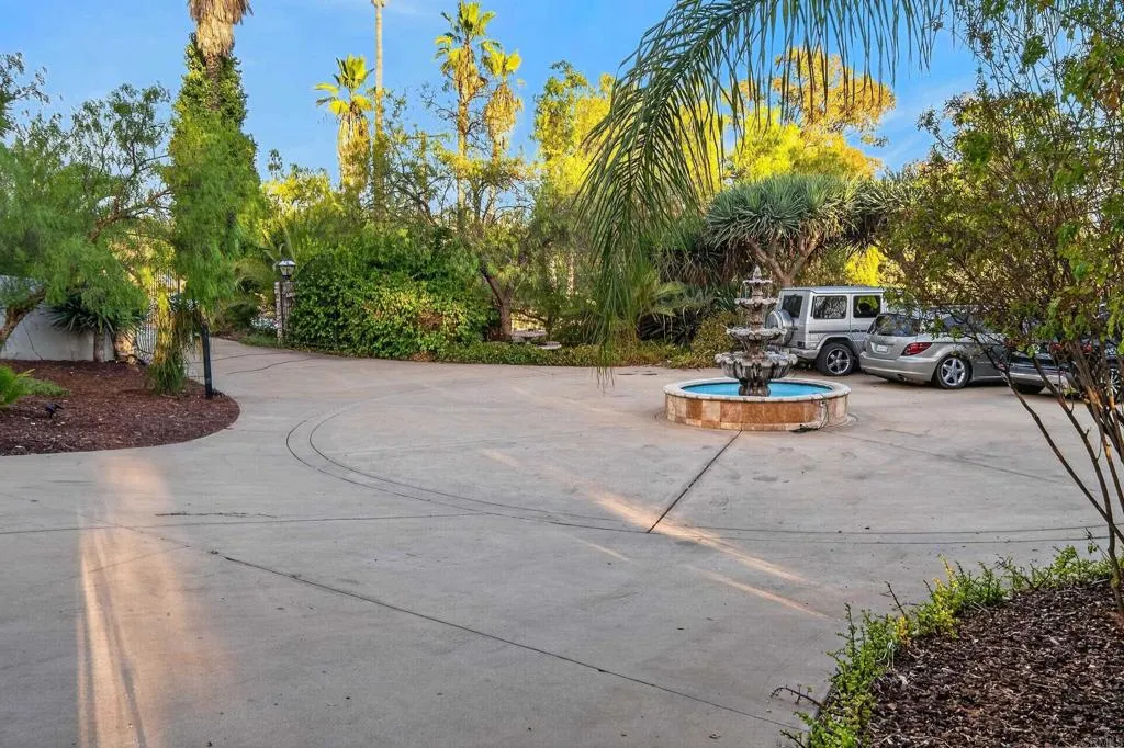 https://cdn.realtyfeed.com/cdn/127/306783496/a6a6d0a0a1a189ee35404dbc917425df.webp