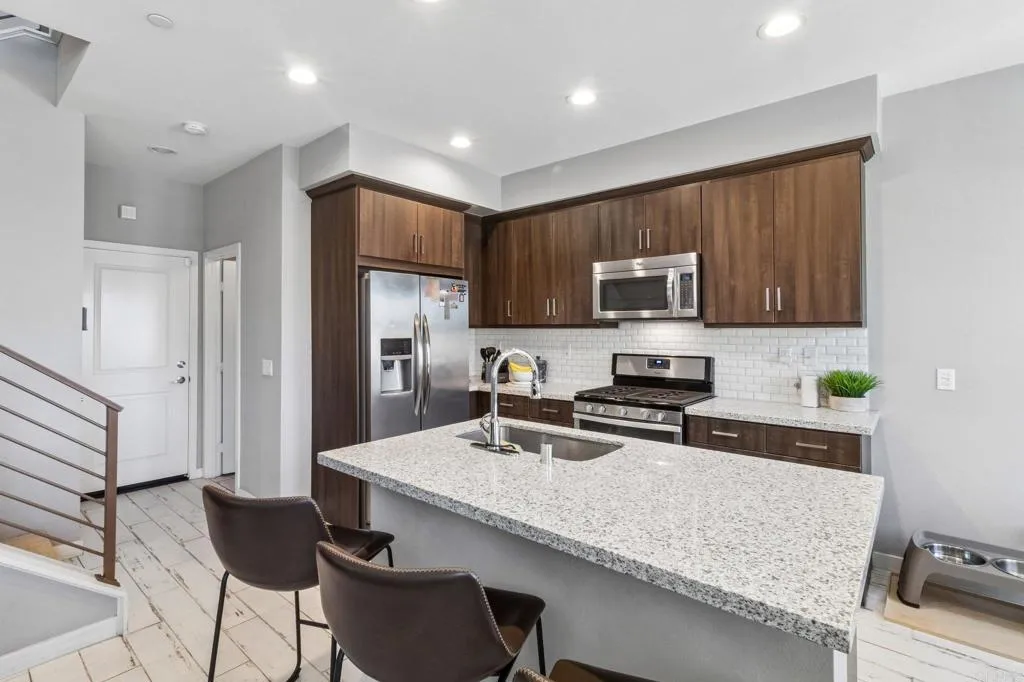 https://cdn.realtyfeed.com/cdn/127/306783499/20b8ad0553ddfaab5b51bc40cfbb7164.webp