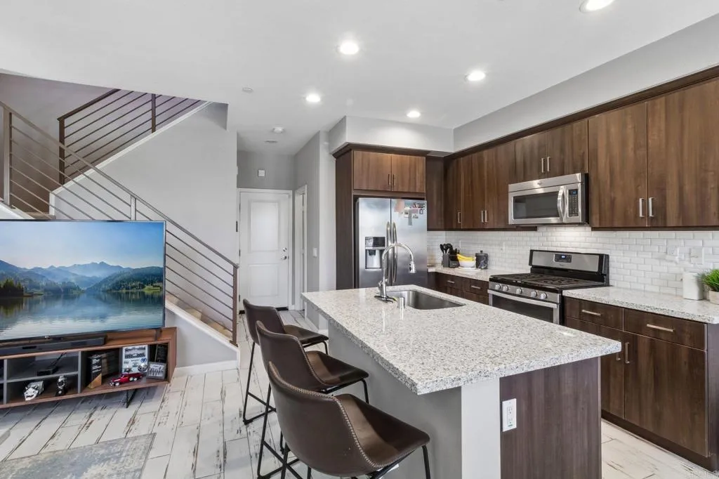 https://cdn.realtyfeed.com/cdn/127/306783499/91e28832fb850e351f0462ce1b67e81e.webp