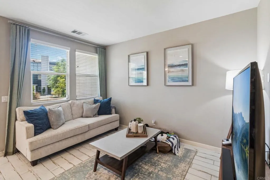 https://cdn.realtyfeed.com/cdn/127/306783499/aae3245d65b00b3d0b41dd34c083a119.webp
