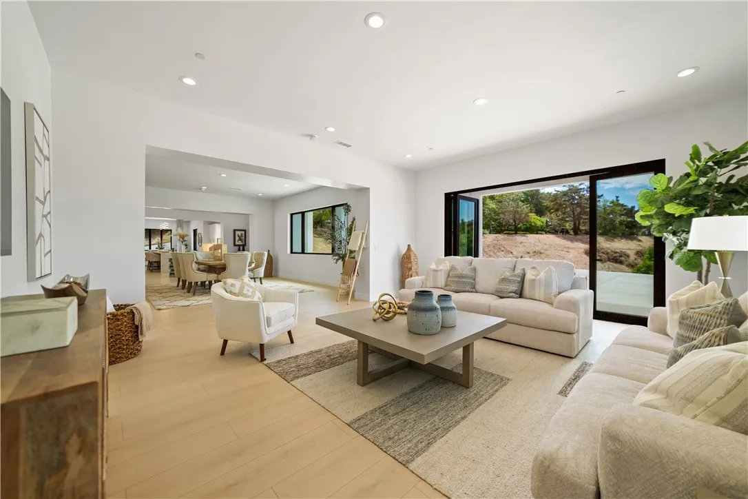 https://cdn.realtyfeed.com/cdn/127/306783659/6371f1c4102e6252d8d73bba70cdfed3.webp