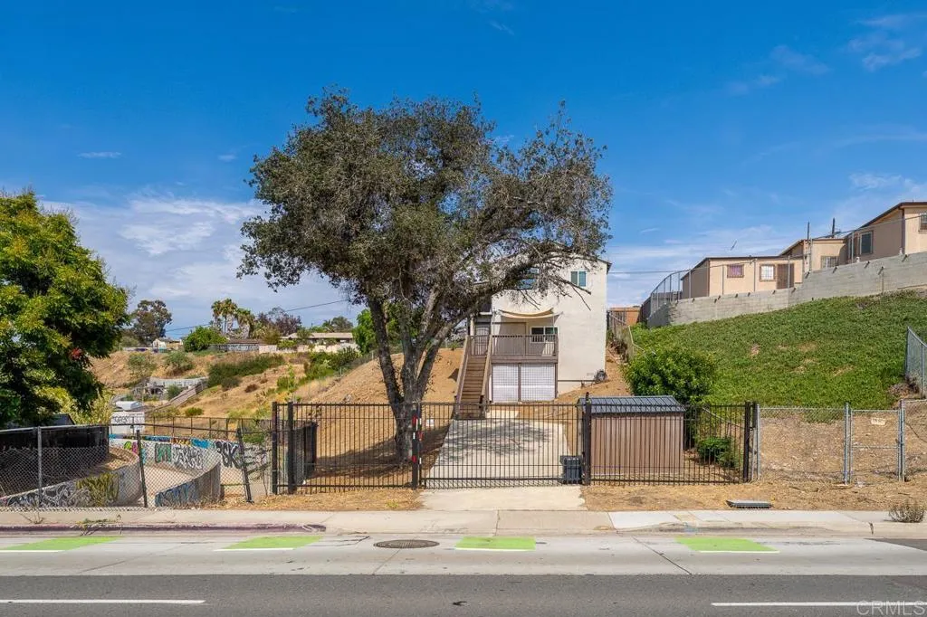 https://cdn.realtyfeed.com/cdn/127/306783679/3902ef6922dacab8484728ca9091a645.webp