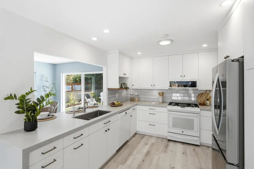 https://cdn.realtyfeed.com/cdn/127/306783723/abfc76dfe63fb8e80474e18954aa9ba0.webp
