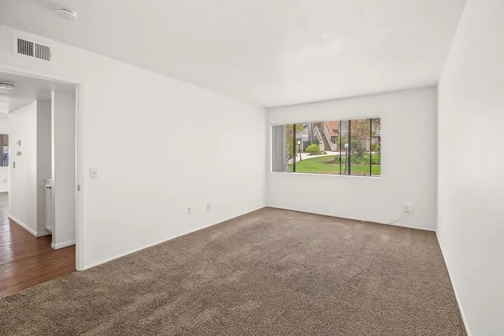 https://cdn.realtyfeed.com/cdn/127/306783745/84df1759eb1030a011389dd8448cc63f.webp