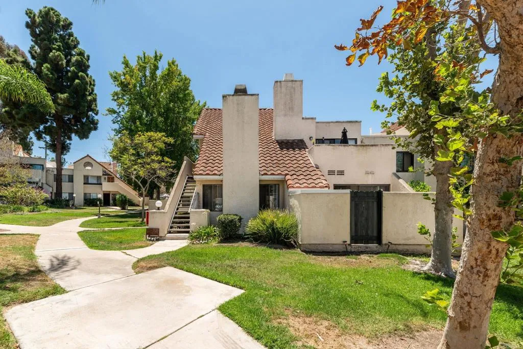 https://cdn.realtyfeed.com/cdn/127/306783745/abedb8e6975a439a35854bbdd28ea810.webp