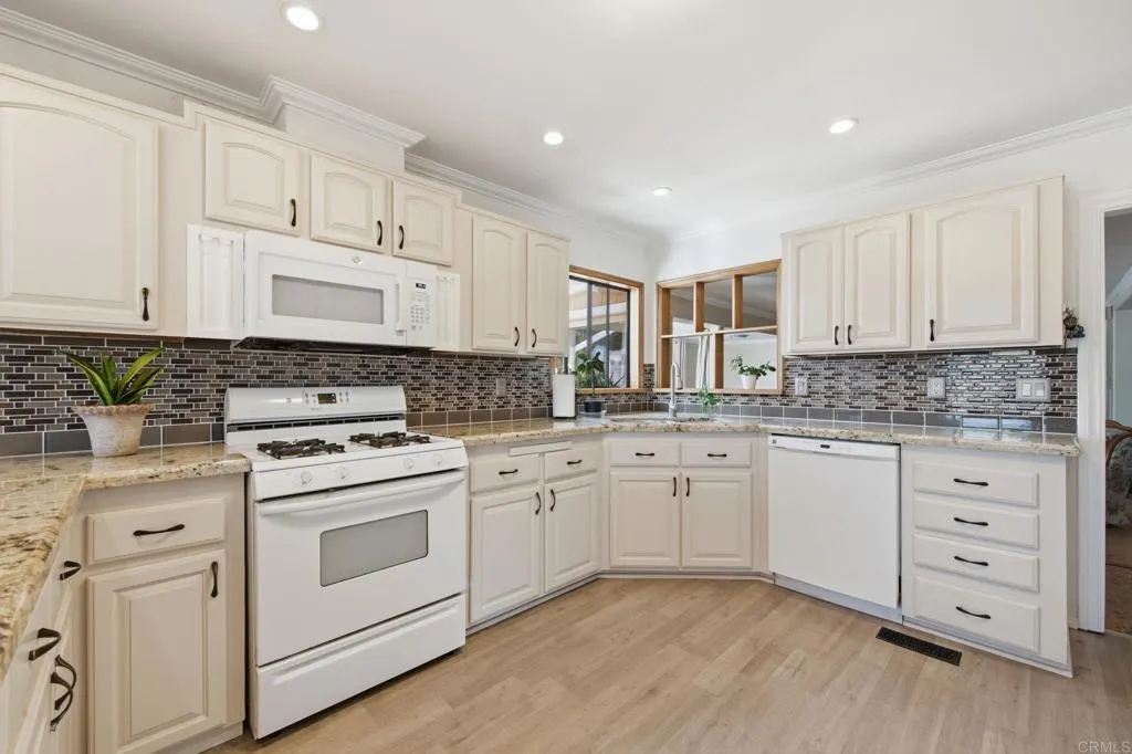 https://cdn.realtyfeed.com/cdn/127/306783799/5a41d74ca838db81f4c3aeb499ae1c9f.webp