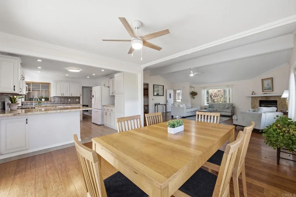 https://cdn.realtyfeed.com/cdn/127/306783799/cca1237d6f4e9a402a7b4fa502bfdb1d.webp