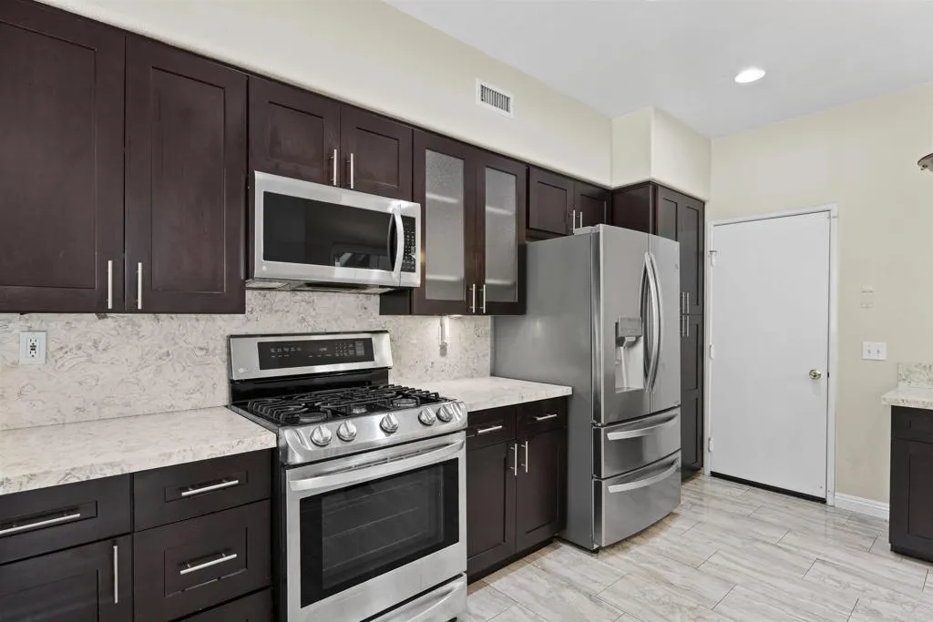 https://cdn.realtyfeed.com/cdn/127/306783875/7fa3cc6c90b5762bc566789739658ba3.webp