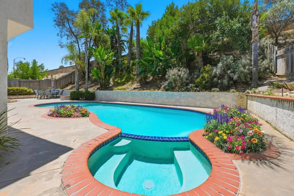 https://cdn.realtyfeed.com/cdn/127/306783965/1f4b31da4c0250e5d3b892781be06ac5.webp