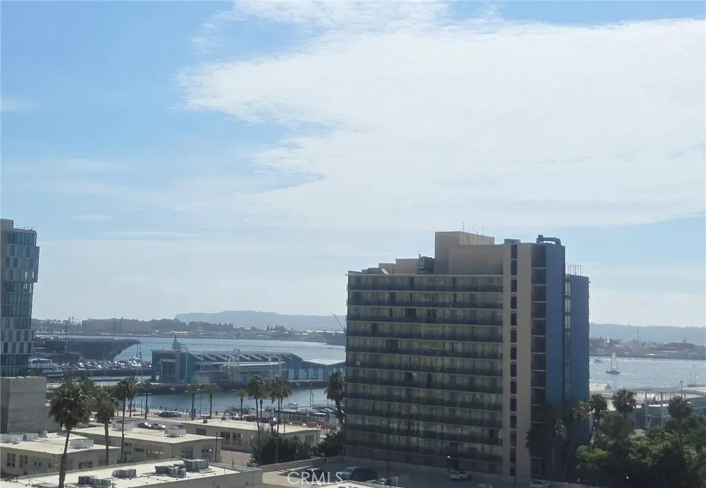 https://cdn.realtyfeed.com/cdn/127/306784014/daf33ae89cb83fabef23512b7f954136.webp