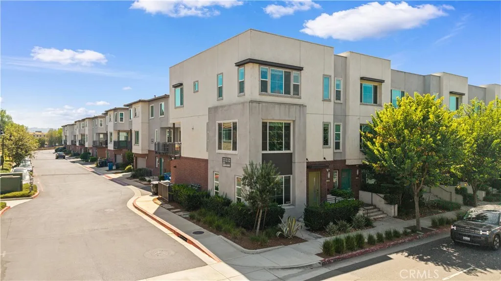 1530 W Cameron