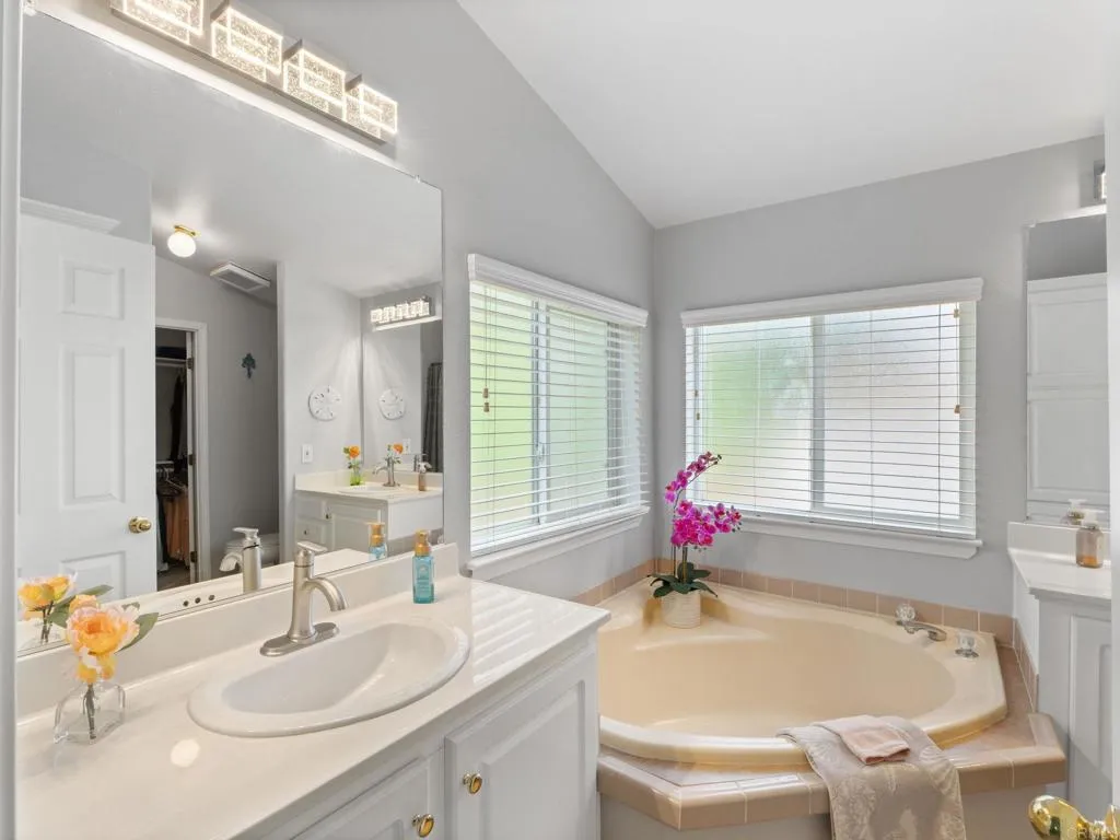 https://cdn.realtyfeed.com/cdn/127/306784046/890ba4b7445535e0af5ec4c3f8e1d362.webp