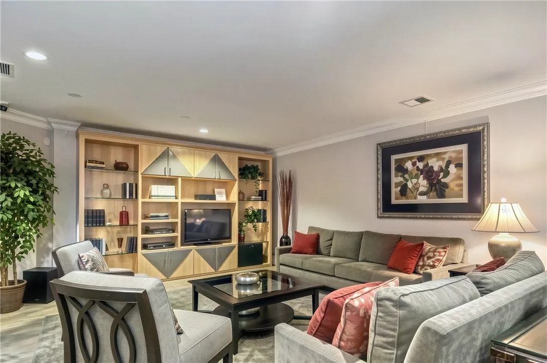 Photo #32: TR26168538 Listing: Photo #32