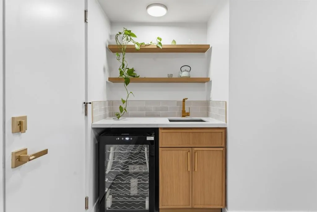https://cdn.realtyfeed.com/cdn/127/306784323/067dfae4efa809e7f5c5bed3f3b770cb.webp