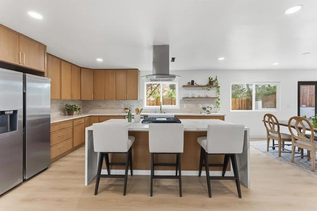 https://cdn.realtyfeed.com/cdn/127/306784323/924f0f94cf1593dc8a9f74f8fecfaeea.webp