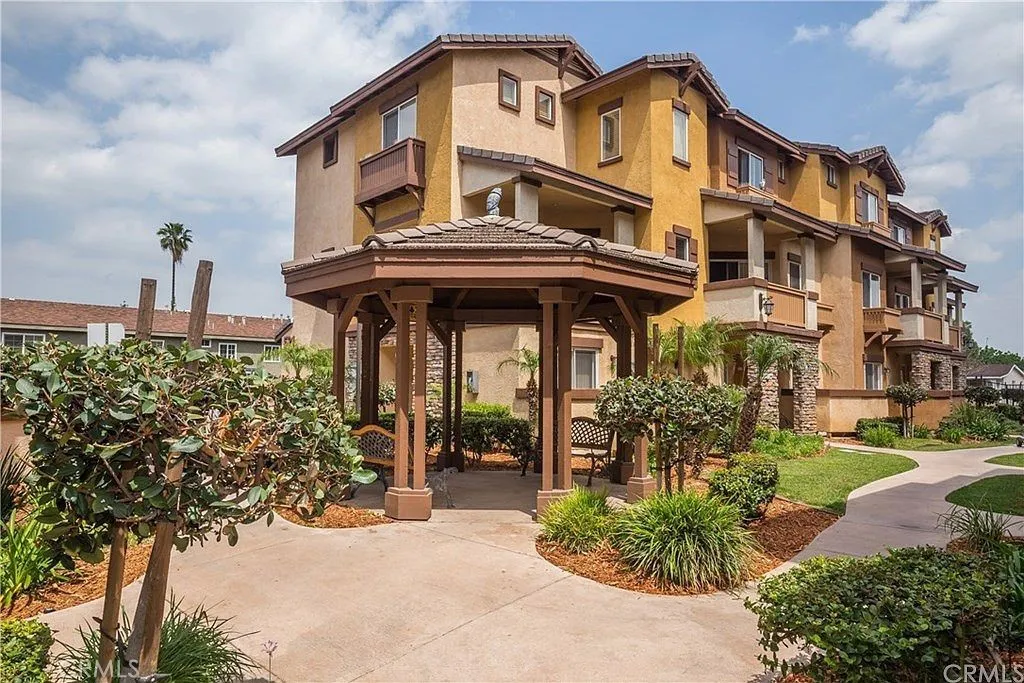 511 N Lark Ellen G