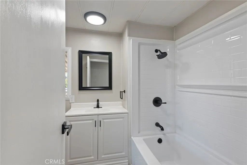 https://cdn.realtyfeed.com/cdn/127/306784417/bffc06936dd8fd943b83360d23dbea9e.webp