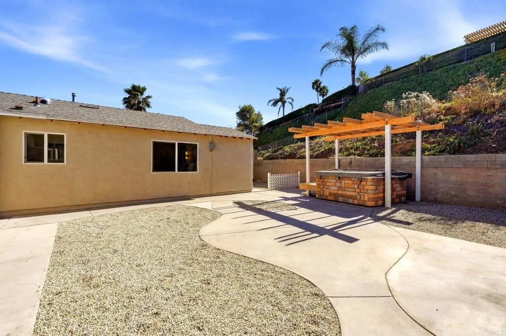 https://cdn.realtyfeed.com/cdn/127/306784452/ad362918ad2e66e578050d27563a183f.webp