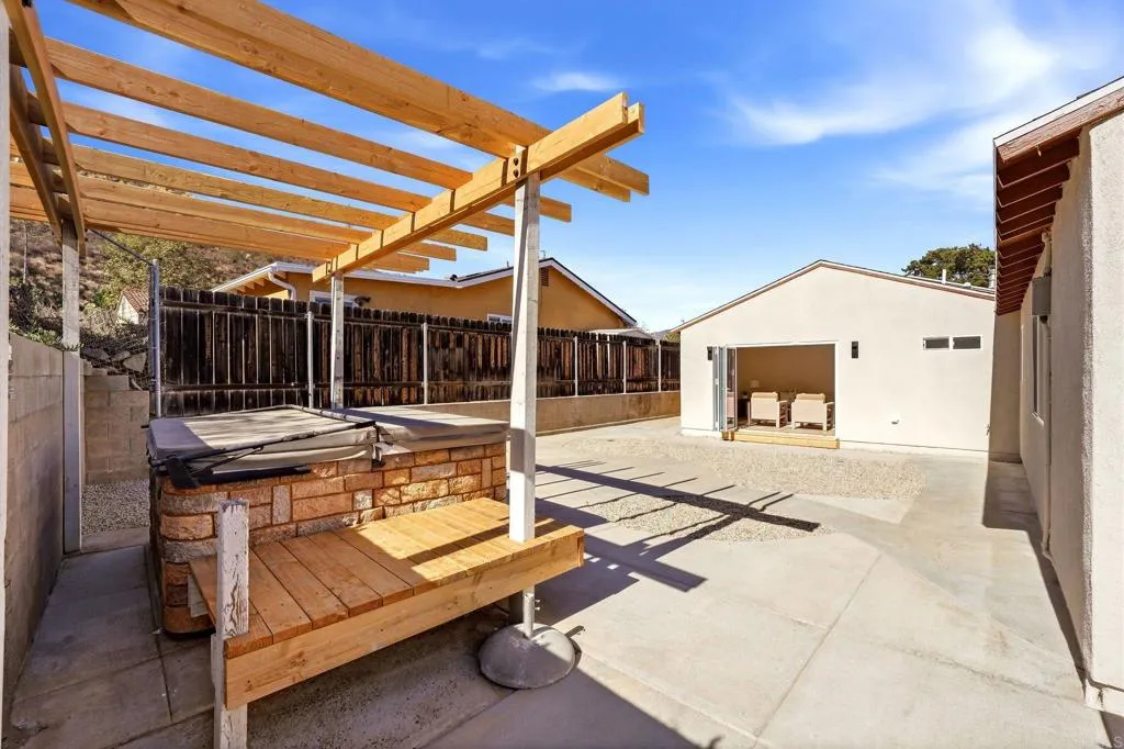 https://cdn.realtyfeed.com/cdn/127/306784452/e598e35d29fdf2deee5ab9713e05fb00.webp