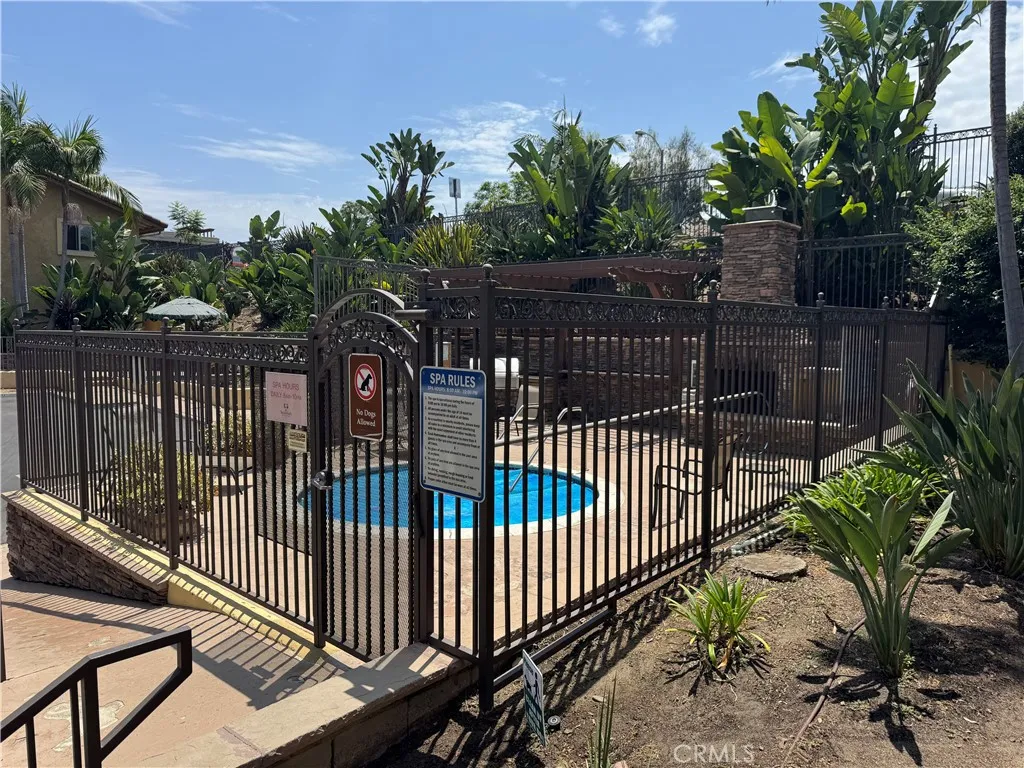 https://cdn.realtyfeed.com/cdn/127/306784497/baa0e5b15ebc306437bac610fb22b731.webp