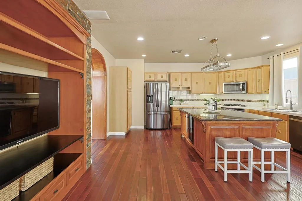https://cdn.realtyfeed.com/cdn/127/306784550/00fb40da6afc9589b95030cf7cae30a9.webp