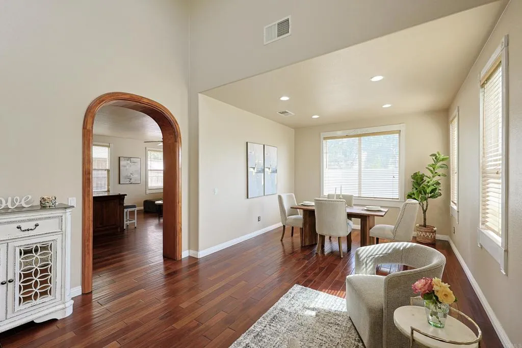 https://cdn.realtyfeed.com/cdn/127/306784550/8b8300e2d628eb13054763f299cfb984.webp