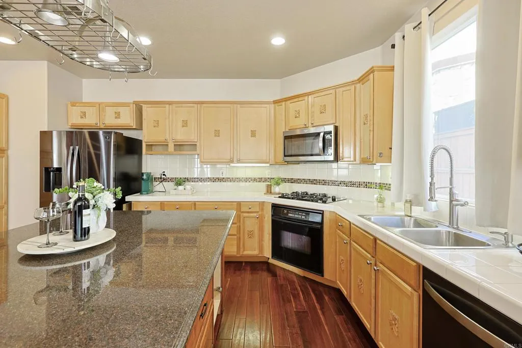 https://cdn.realtyfeed.com/cdn/127/306784550/98e28a2adb48048f9dd3c8b3cd8ff557.webp