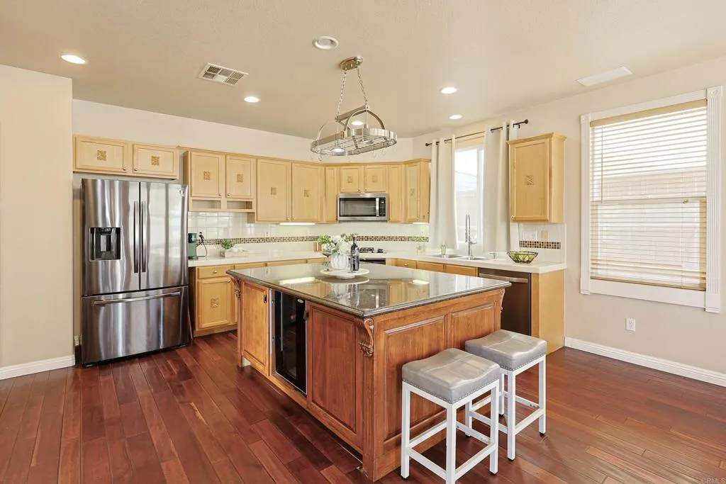 https://cdn.realtyfeed.com/cdn/127/306784550/a8b3a338104706d19aba8f825925e153.webp