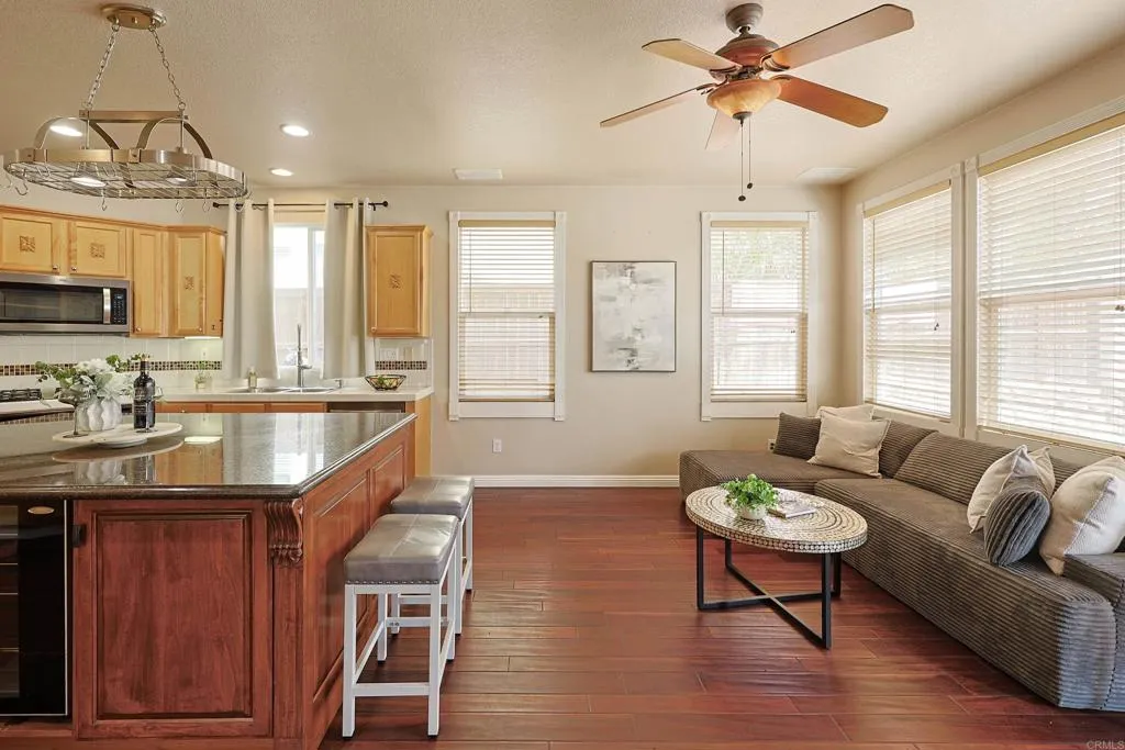 https://cdn.realtyfeed.com/cdn/127/306784550/cf6c4136ee508acc26fa2eaf73da7b20.webp