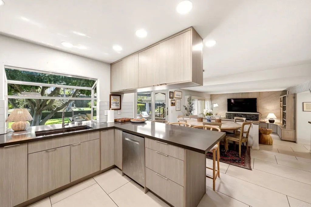 https://cdn.realtyfeed.com/cdn/127/306784551/50547336799af3bc4208f0797863484c.webp
