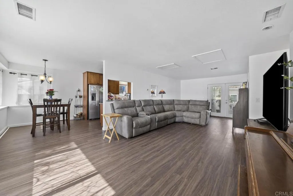 https://cdn.realtyfeed.com/cdn/127/306784561/d21857c2f80822dd0b7bc430266009ca.webp