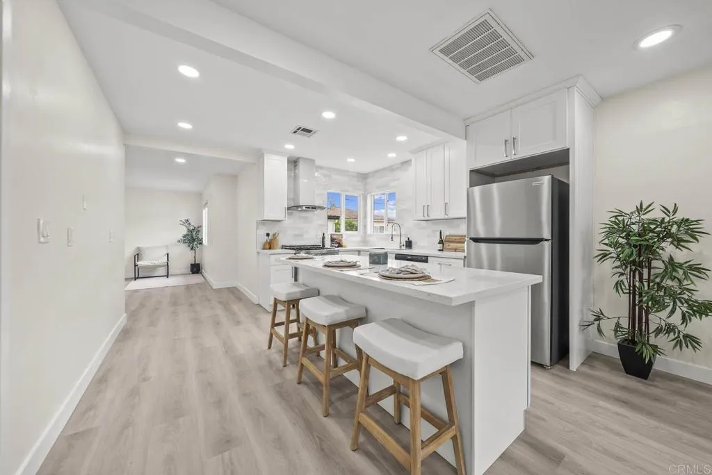 https://cdn.realtyfeed.com/cdn/127/306784565/49fa0dfabbed90d47b16ef06db6024a0.webp