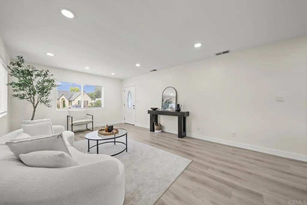 https://cdn.realtyfeed.com/cdn/127/306784565/68d813a71c131cfd894321eff272fa4c.webp