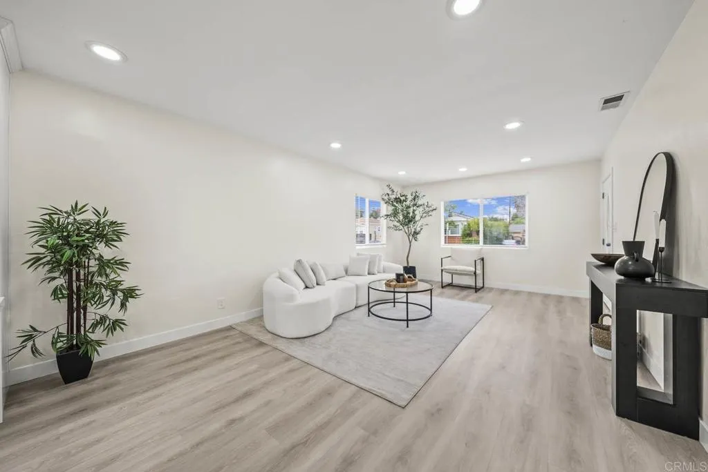https://cdn.realtyfeed.com/cdn/127/306784565/da7cf0174d7b1f7e11cd8ae8fe946c20.webp