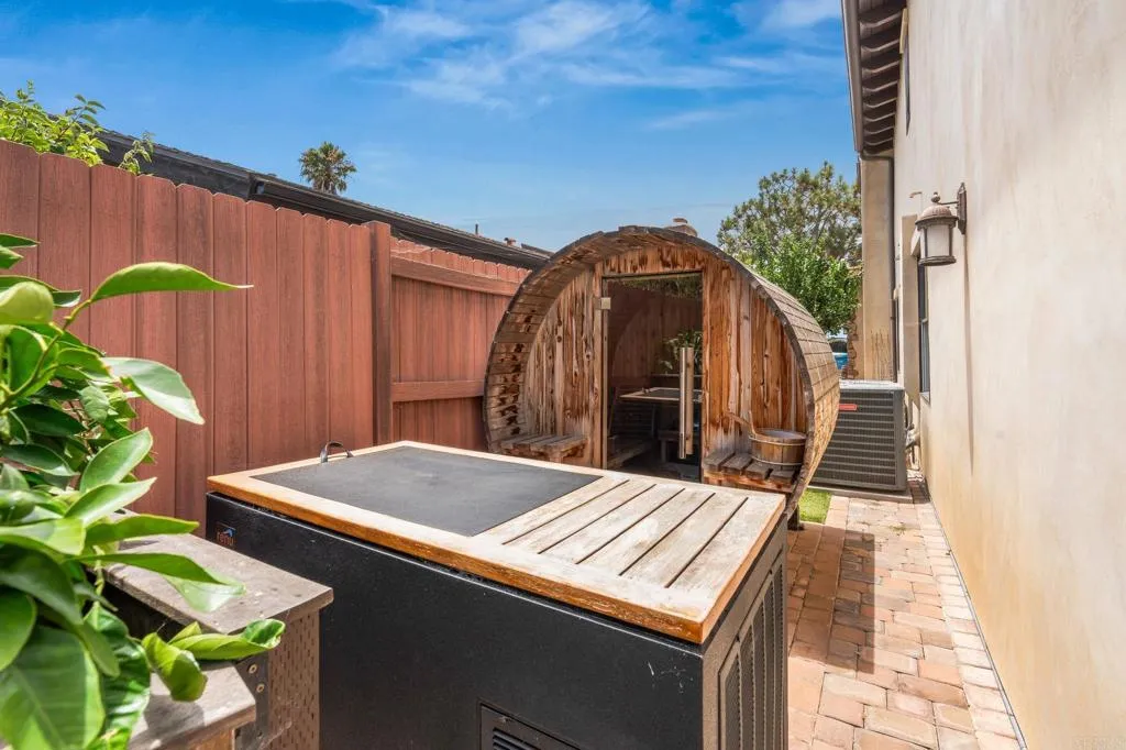 https://cdn.realtyfeed.com/cdn/127/306784569/0fb74935060913a2bc70ab8cba96ec4d.webp