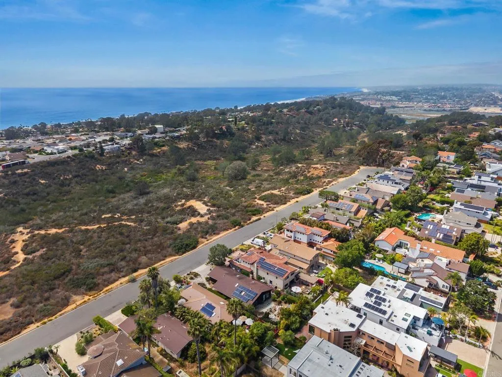 https://cdn.realtyfeed.com/cdn/127/306784569/8d62b957197b5b705cb71ef83f64b049.webp
