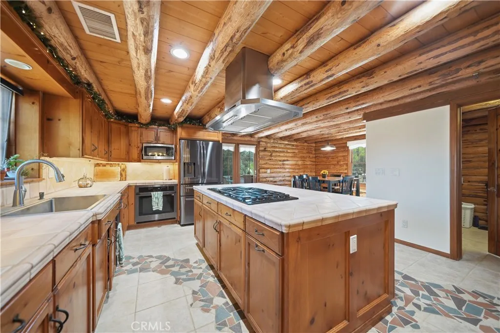 https://cdn.realtyfeed.com/cdn/127/306784576/1fdfbcbf5bf9585acaba6b839e997405.webp