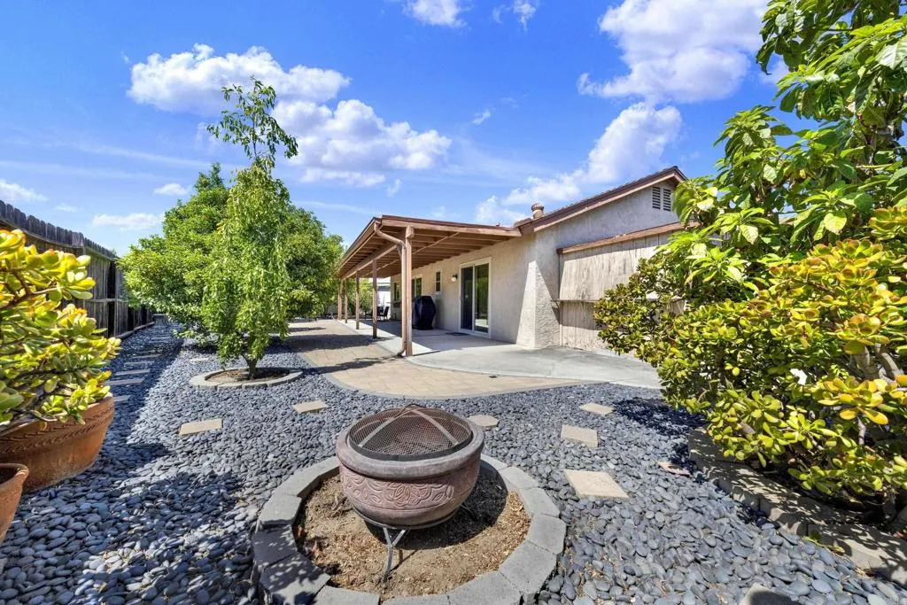 https://cdn.realtyfeed.com/cdn/127/306784880/d68d35427ec69a255340d90652673e1d.webp