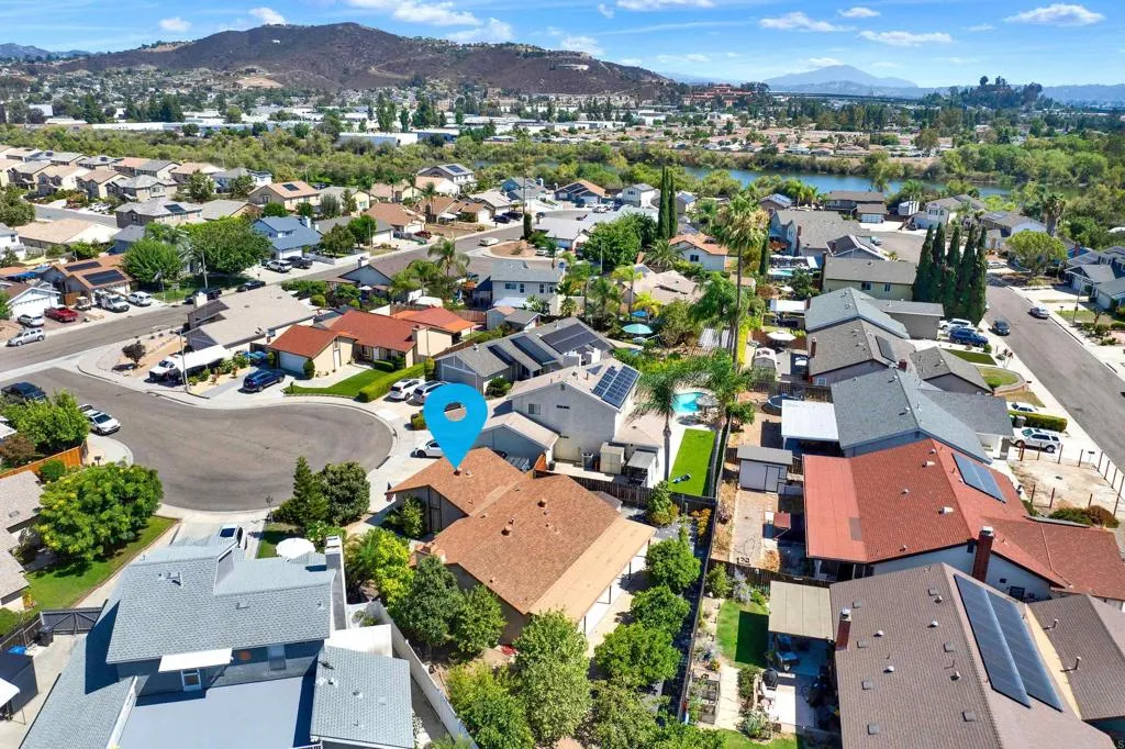 https://cdn.realtyfeed.com/cdn/127/306784880/f9a6cc8518da4a4041aa5f63c381be9c.webp