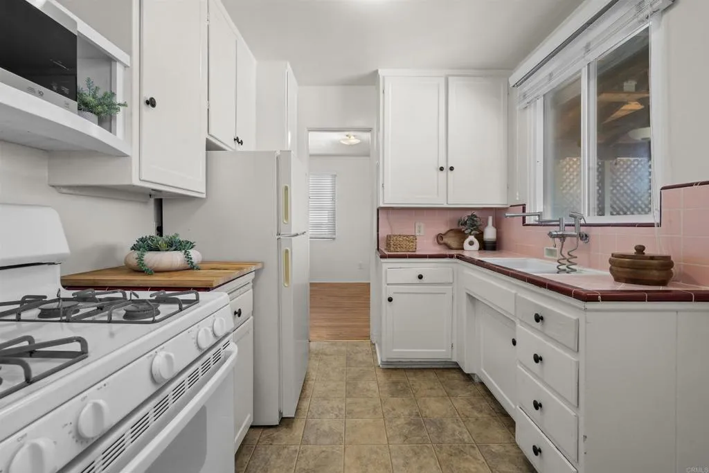 https://cdn.realtyfeed.com/cdn/127/306784960/52398bbf7ef2b1ea54faf20f2e4fdad8.webp