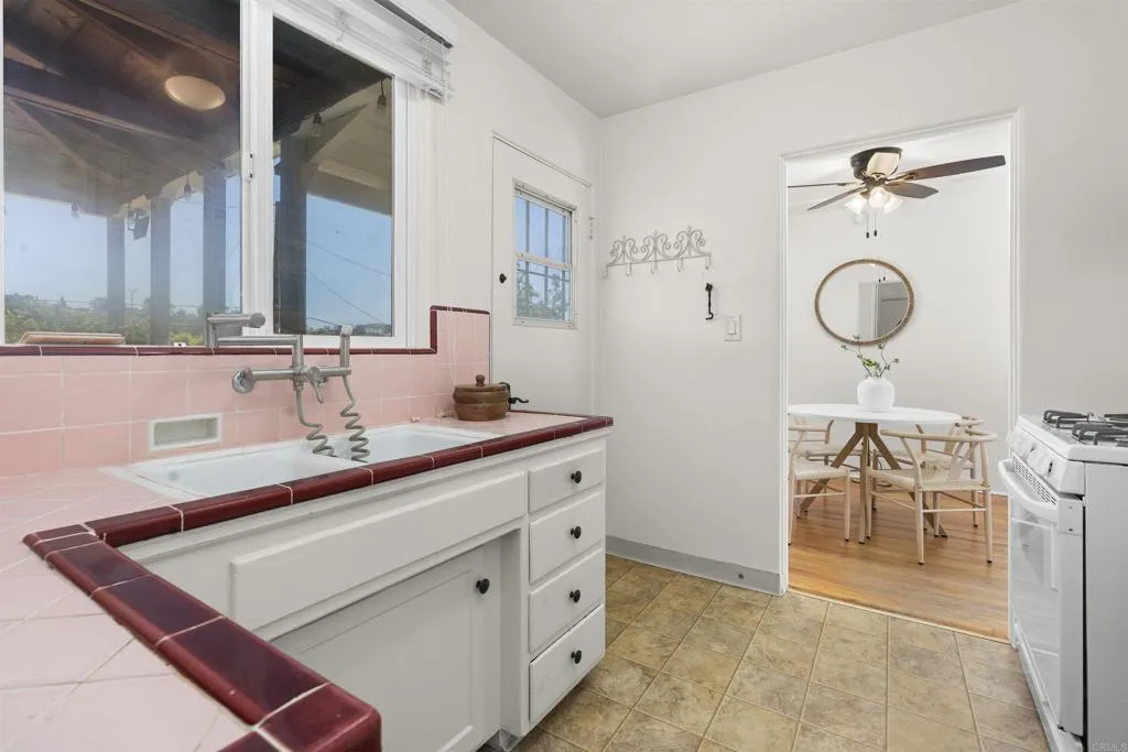 https://cdn.realtyfeed.com/cdn/127/306784960/5aa9017b57faa7451c4874e8d4a32808.webp