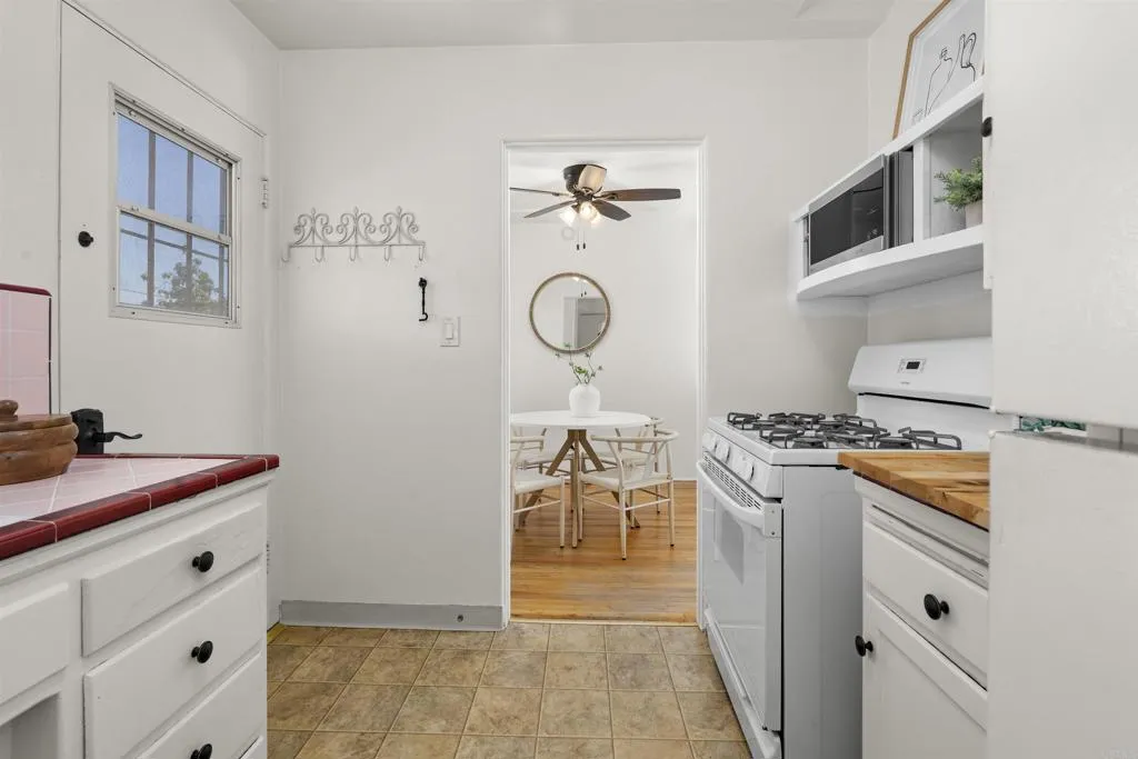 https://cdn.realtyfeed.com/cdn/127/306784960/644037388037a35ef14298ce7c4ae6b7.webp