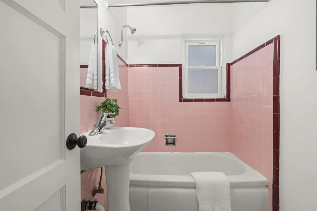 https://cdn.realtyfeed.com/cdn/127/306784960/a50b5f1717990ff740c875f0f6e7cede.webp