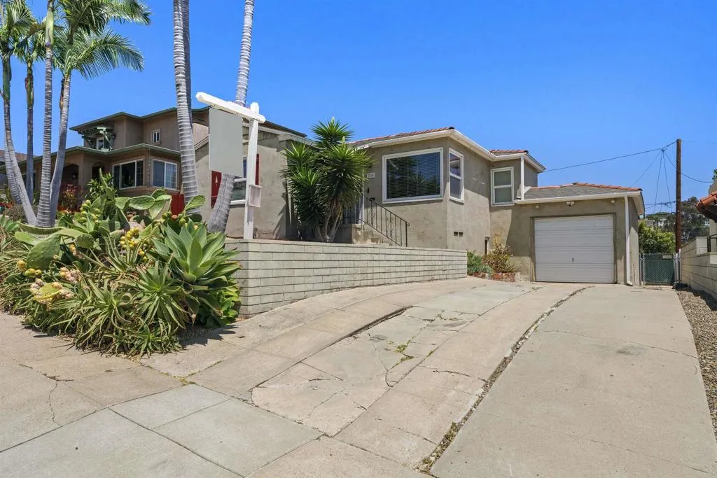 https://cdn.realtyfeed.com/cdn/127/306784960/c33472dbeb7b479160d81ea10e2a92da.webp