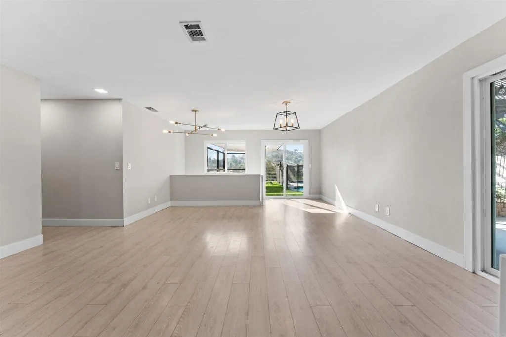 https://cdn.realtyfeed.com/cdn/127/306784963/2a3f44ea0232edcc5ca3ef43e5c62dba.webp
