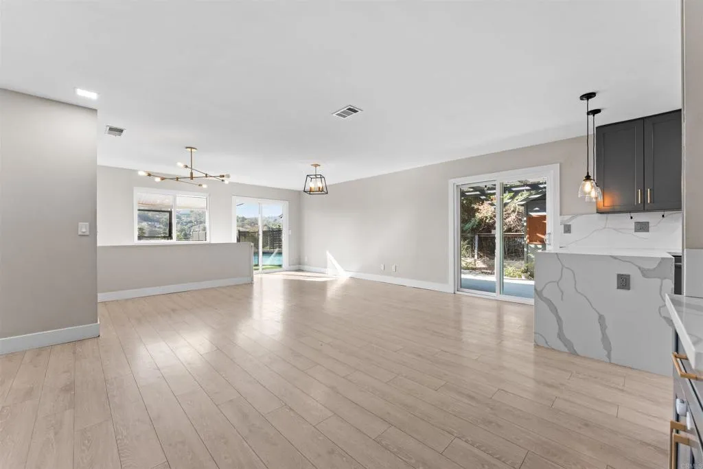 https://cdn.realtyfeed.com/cdn/127/306784963/ea531a082c61d676bb8b96a4bf8824e1.webp