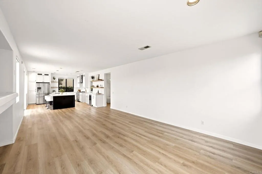 https://cdn.realtyfeed.com/cdn/127/306784983/21c8bcecdfb90b01495505b563a59192.webp