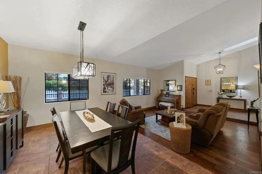 https://cdn.realtyfeed.com/cdn/127/306785030/04817b5d14ffdbc4df7ef089c301f94c.webp