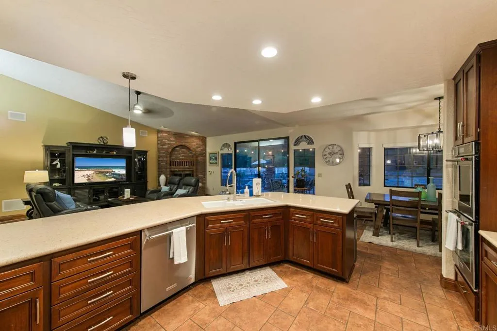 https://cdn.realtyfeed.com/cdn/127/306785030/0e06767ad8a6a0be4fc4219136d213c2.webp