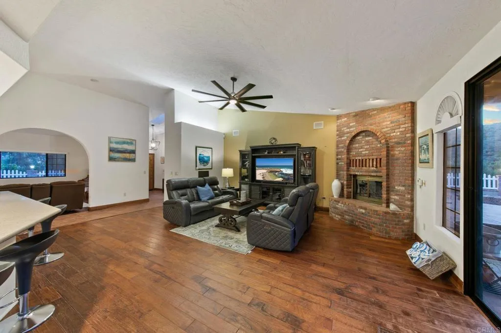 https://cdn.realtyfeed.com/cdn/127/306785030/15b90618115f134aa099dcc5648ce8bb.webp